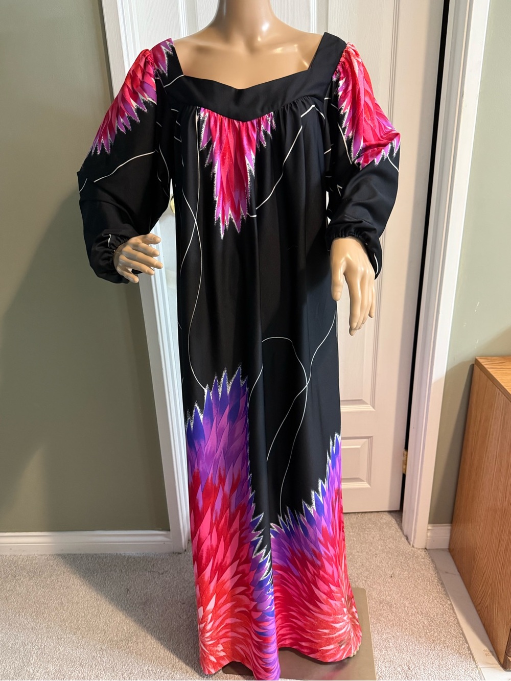 Vintage 70s David Brown Maxi Hostess Dress Size M Black Pink Hippie Groovy